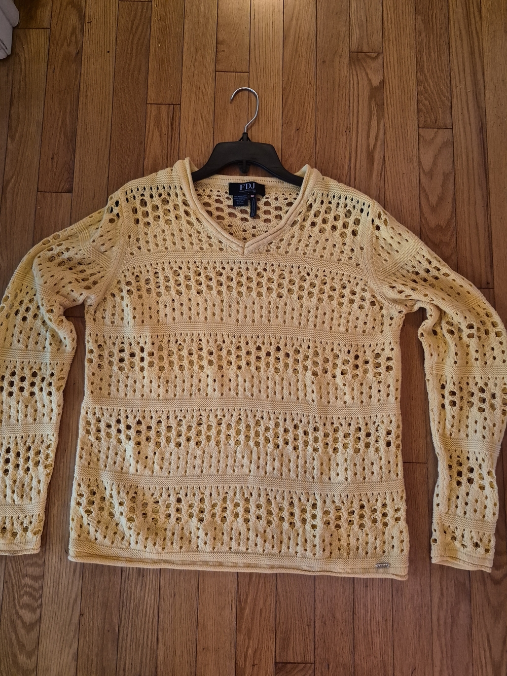 FDJ Open-Knit V-Neck Sweater in Medium Yellow Size XL